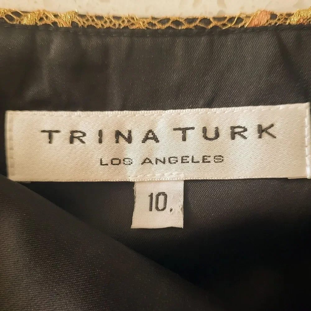 Trina Turk Lace Overlay Skirt 🌸Designer: Trina Turk – known for bold prints,